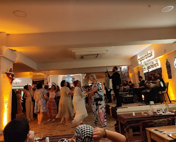 İmparator Sıra Geceleri dış cephe ve giriş