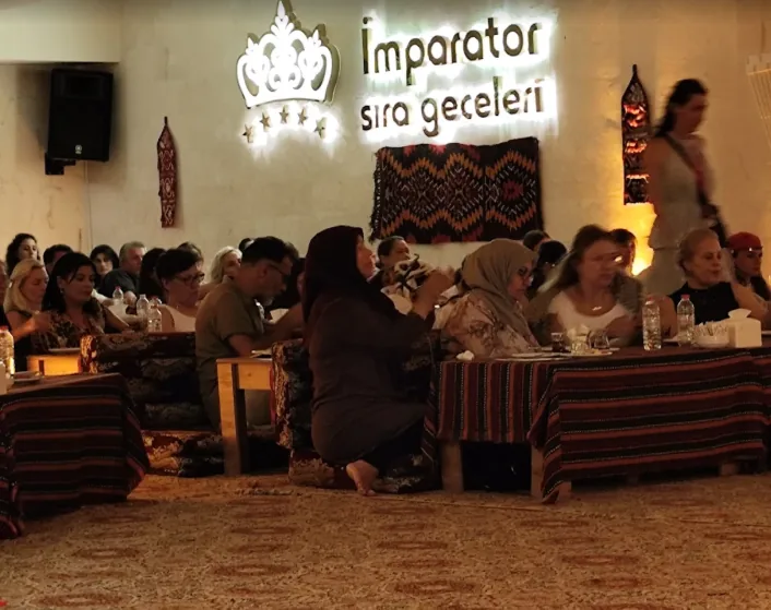 İmparator Sıra Geceleri canlı müzik sahnesi