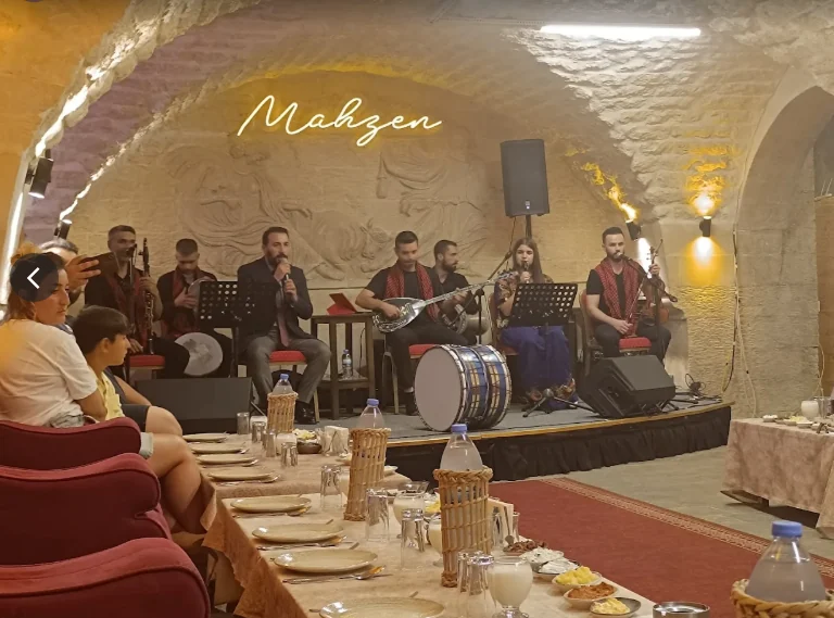 Abraham Sıra Gecesi canlı müzik sahnesi